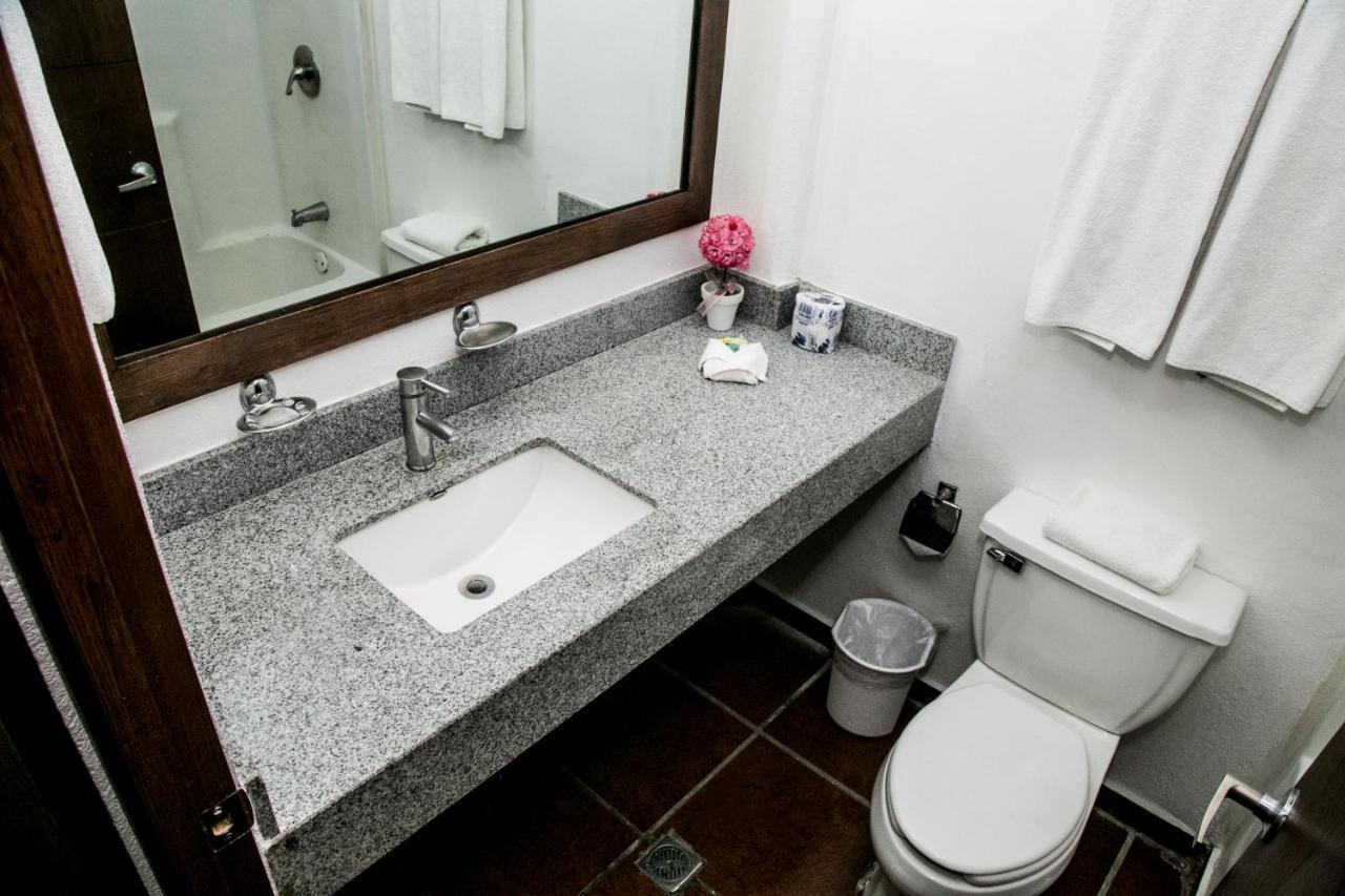 Booking Dioh Монтеррей Экстерьер фото