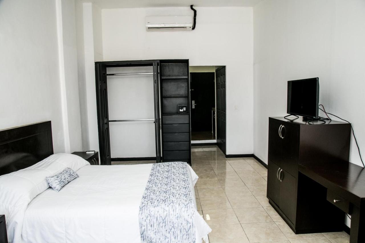 Booking Dioh Монтеррей Экстерьер фото