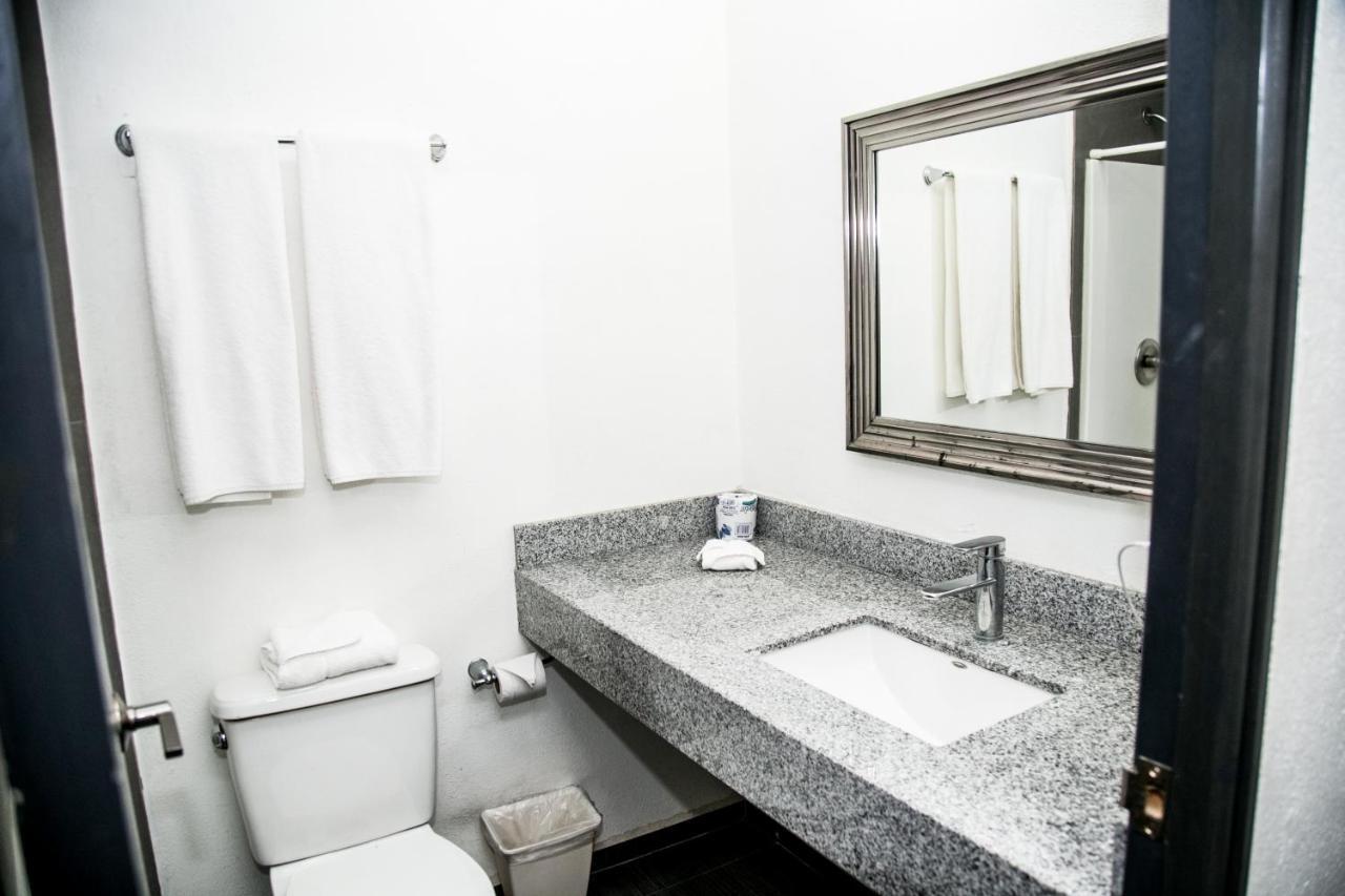 Booking Dioh Монтеррей Экстерьер фото